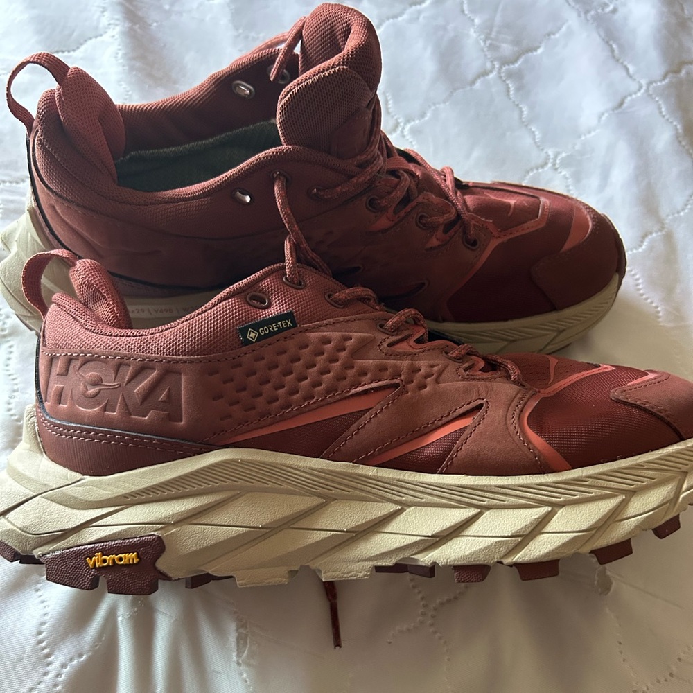 Hoka vibram shoes for women